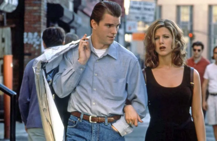 Paralelno uz &quot;Prijatelje&quot;, Aniston je snimila i niz uspješnih filmova kao što su &quot;Lijek za nesanicu&quot;, &quot;Ona je prava&quot;, &quot;Savršena slika&quot;, &quot;Predmet obožavanja&quot;, &quot;Kako dobiti nogu&quot;, &quot;Dobra djevojka&quot; i  &quot;Svemogući Bruce&quot;.