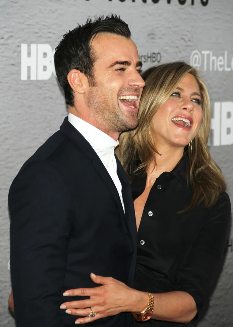 Nakon &scaron;to je njegova biv&scaron;a supruga, slavna glumica Jennifer Aniston progovorila o svojoj borbi da dobije dijete, američki glumac i redatelj Justin Theroux pružio joj je javnu podr&scaron;ku.

