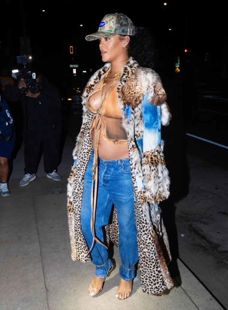 Rihanna pokazala trudnički trbuh u zanimljivoj kombinaciji: Svojim stilom pomiče granice
