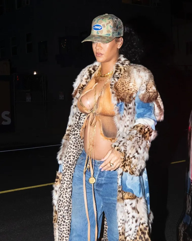 Rihanna pokazala trudnički trbuh u zanimljivoj kombinaciji: Svojim stilom pomiče granice