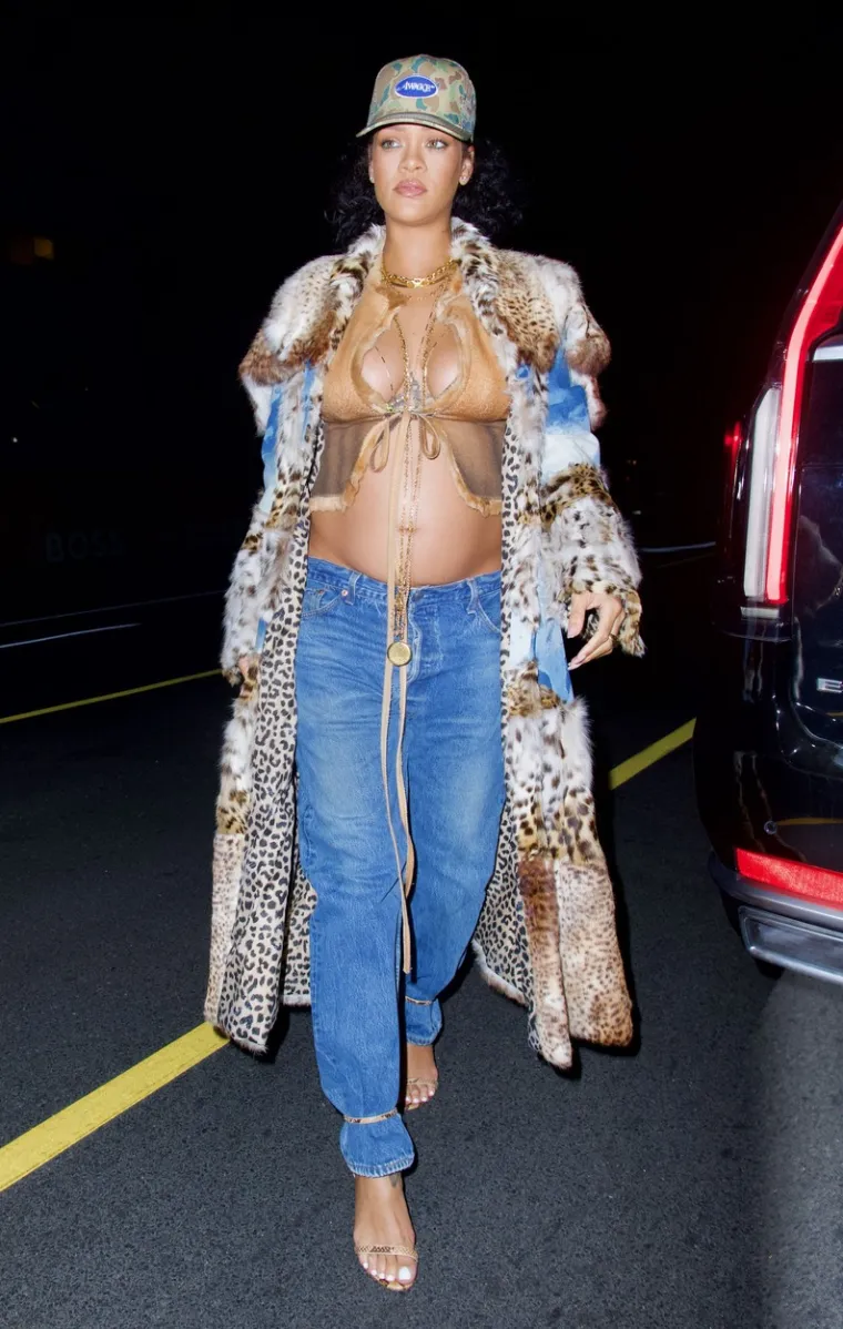 Rihanna pokazala trudnički trbuh u zanimljivoj kombinaciji: Svojim stilom pomiče granice