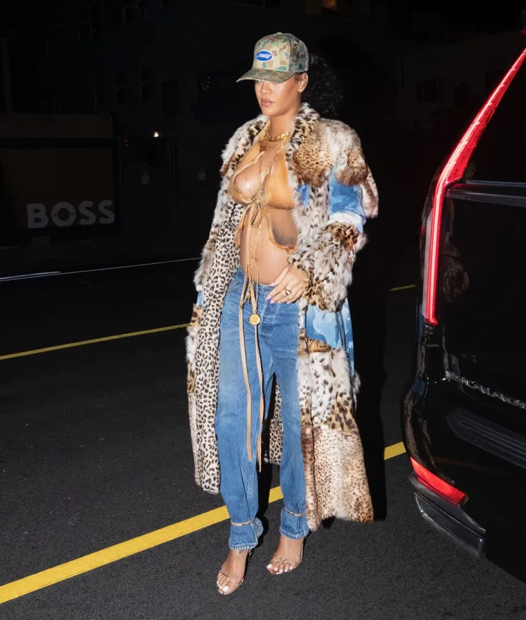 Rihanna pokazala trudnički trbuh u zanimljivoj kombinaciji: Svojim stilom pomiče granice