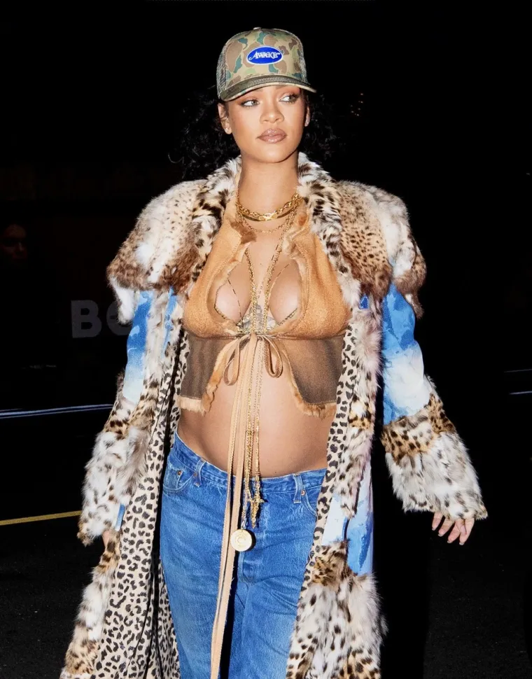 Rihanna pokazala trudnički trbuh u zanimljivoj kombinaciji: Svojim stilom pomiče granice