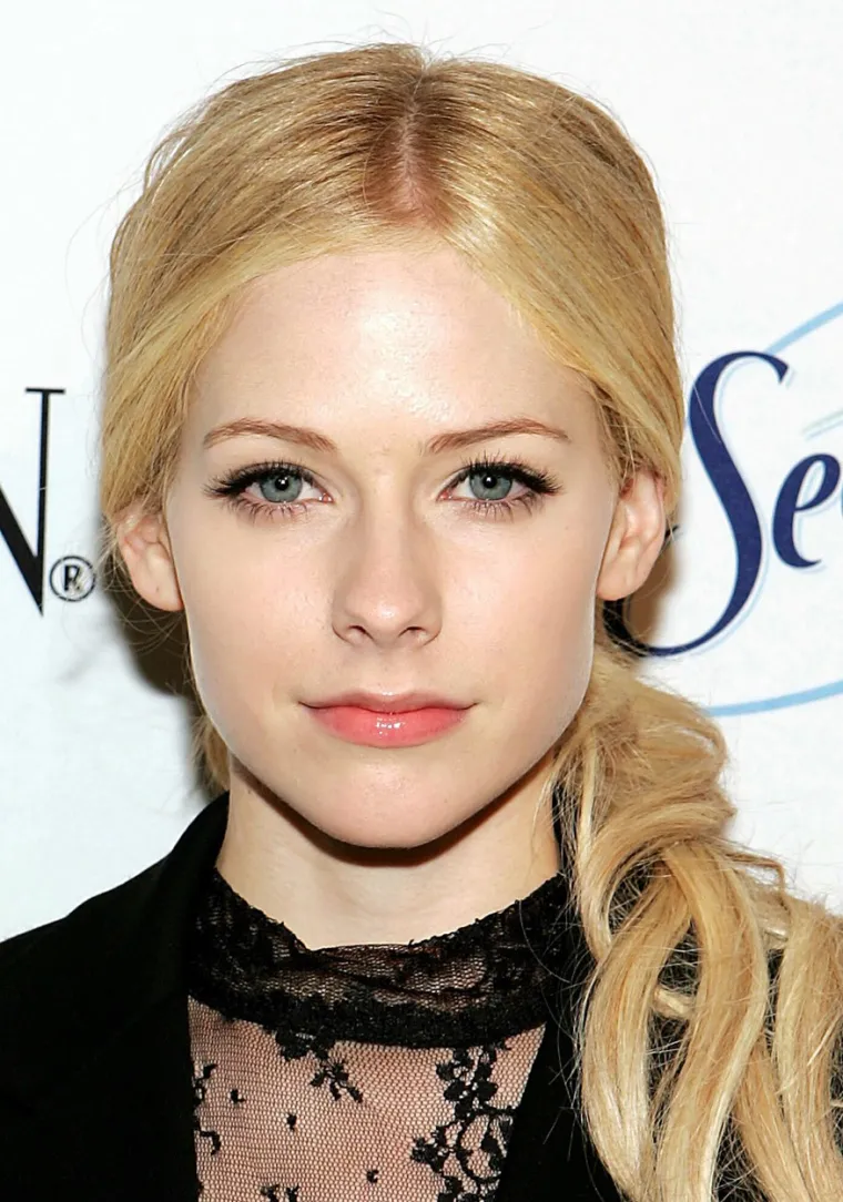 Sve su cure htjele biti kao ona: I dalje izgleda kao cura, a preživjela je te&scaron;ku bolest i 2 životna kraha. Evo kako se mijenjala