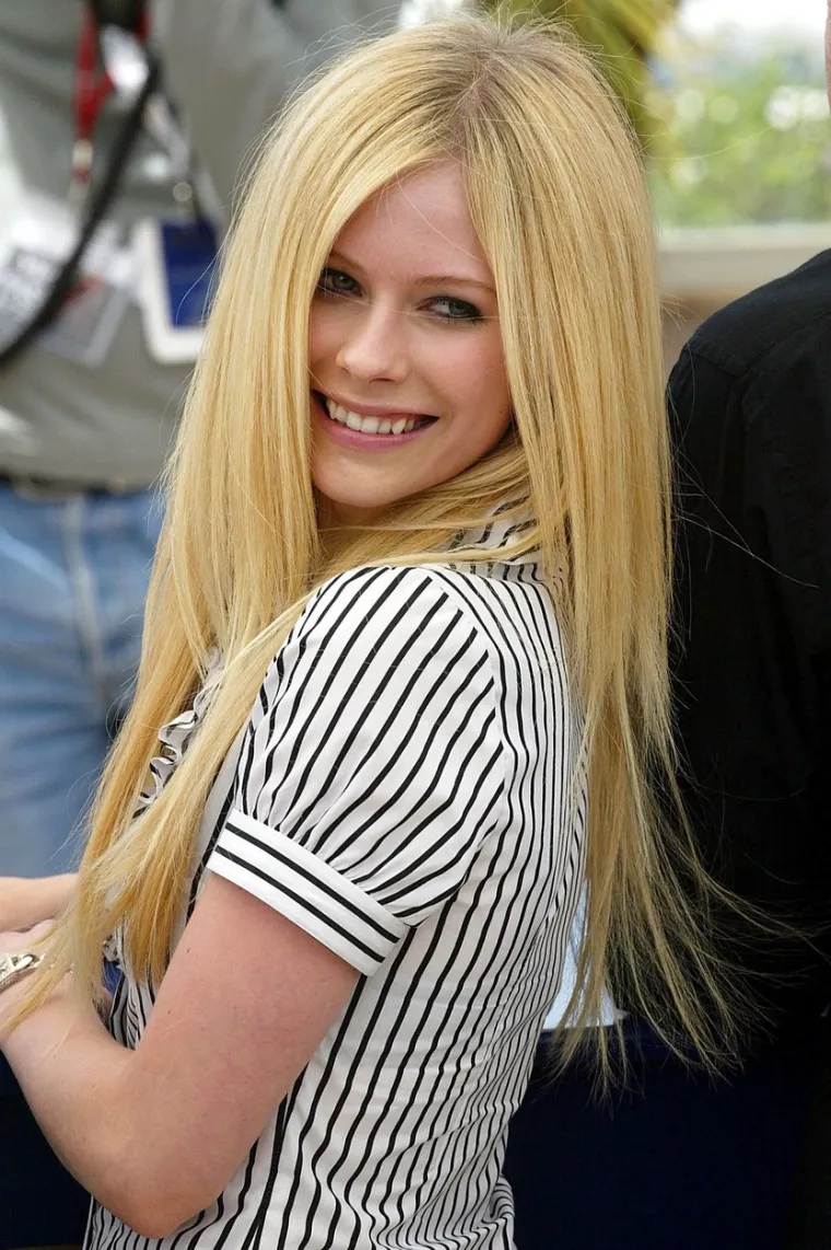 Sve su cure htjele biti kao ona: I dalje izgleda kao cura, a preživjela je te&scaron;ku bolest i 2 životna kraha. Evo kako se mijenjala