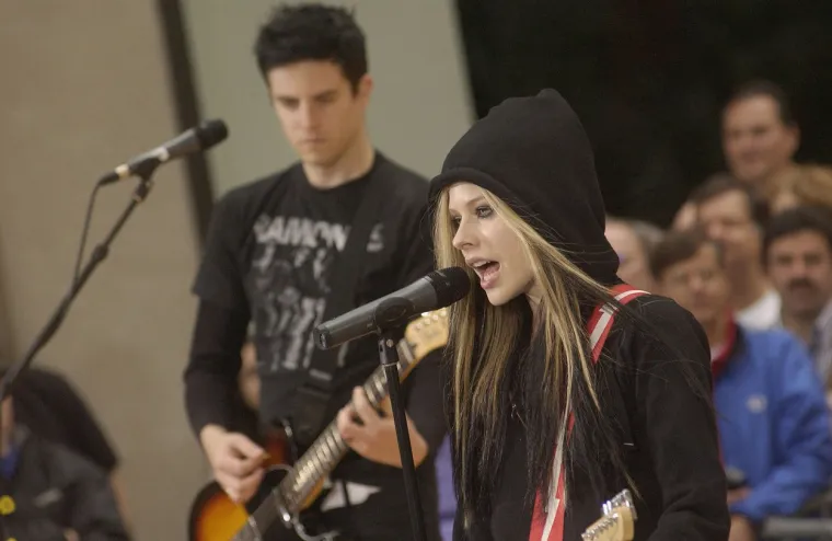 Sve su cure htjele biti kao ona: I dalje izgleda kao cura, a preživjela je te&scaron;ku bolest i 2 životna kraha. Evo kako se mijenjala