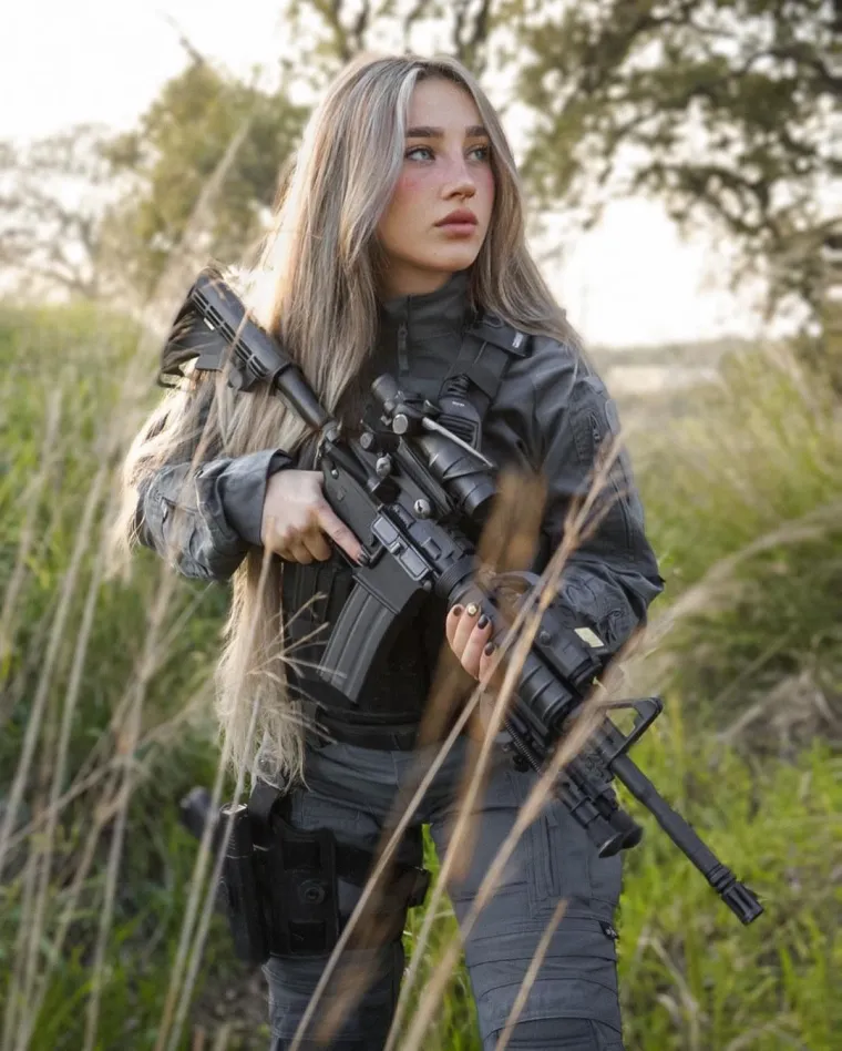 Lako za to oružje &scaron;to drži u rukama, ljepota je to čime 'ubija': Dnevno je i po nekoliko mu&scaron;karaca preklinje da se uda za njih