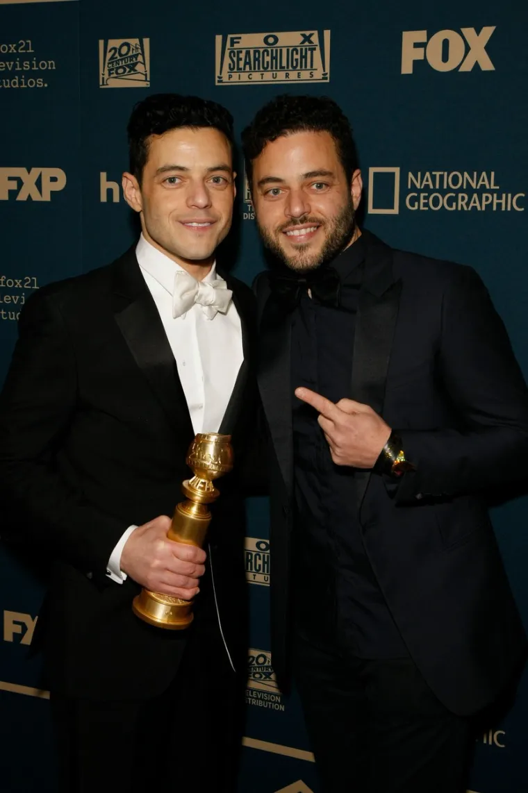 Rami Malek i njegov brat blizanac Sami Malek su jako slični. Rami se čak našalio da su &quot;toliko slični da su njihovi roditelji vjerojatno izgubili pojam tko je tko&quot;. Sami Malek se pojavio na početku filma, &quot;Buster&apos;s Mal Heart&quot;, kao dvojnik svog brata.