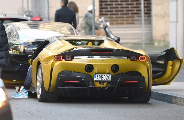 Zlatan provozao svoju superluksuznu pilu po Milanu, prolaznici iznenađeno gledali u jurilicu koja vrijedi gotovo pola milijuna eura