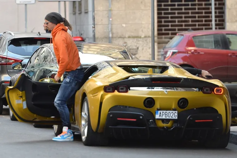 Zlatan provozao svoju superluksuznu pilu po Milanu, prolaznici iznenađeno gledali u jurilicu koja vrijedi gotovo pola milijuna eura