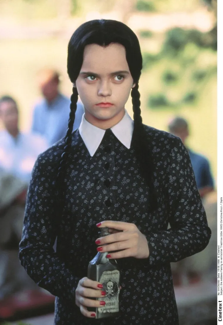Christina Ricci je na audiciju za &quot;Obitelj Addams&quot; izašla s ozloglašenom krvavom scenom iz školske predstave i naprosto oduševila. Bila je to probojna uloga za tada 11-godišnju Christinu, koja je utjelovila jezivu Wednesday Addams. Ricci se nedavno prisjetila cijelog iskustva snimanja filma. Posebno se prisjeća jezive rekreacije skraćene scene iz Hamleta, napominjući da je krvlju natopljena predstava bila njezina scena na audiciji za film. 