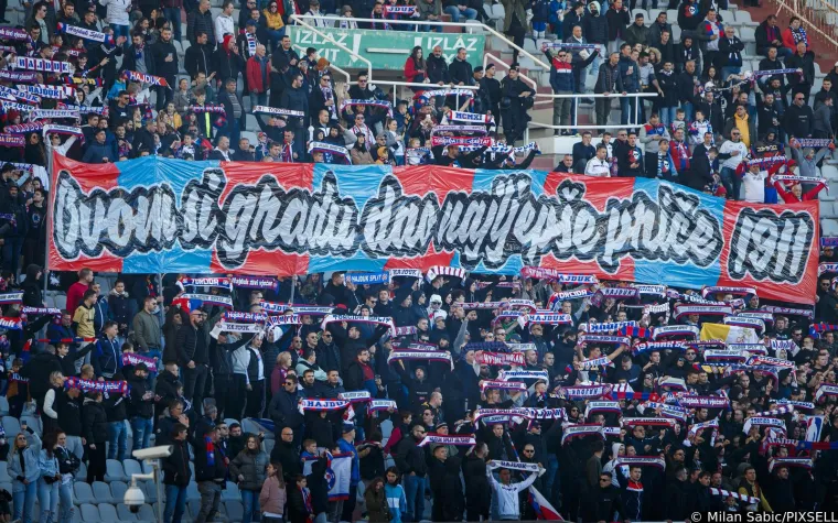 Torcida spremila pravi spektakl za rođendan Hajduka. Poljud ispunili gustim dimom i izvjesili golemi transparent