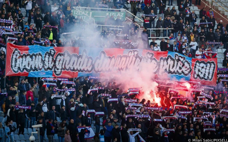 Torcida spremila pravi spektakl za rođendan Hajduka. Poljud ispunili gustim dimom i izvjesili golemi transparent