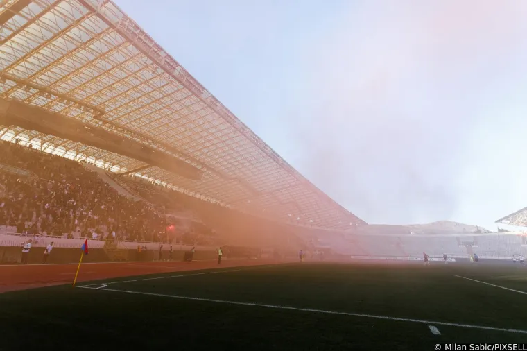 Torcida spremila pravi spektakl za rođendan Hajduka. Poljud ispunili gustim dimom i izvjesili golemi transparent