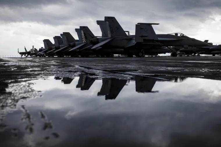 Ovo je pogled iznutra na H.S.Trumana: Dug je 333 metra, a visok poput zgrade od 24 kata. Na njemu je vi&scaron;e od 6000 vojnika