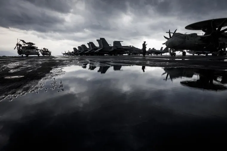 Ovo je pogled iznutra na H.S.Trumana: Dug je 333 metra, a visok poput zgrade od 24 kata. Na njemu je vi&scaron;e od 6000 vojnika