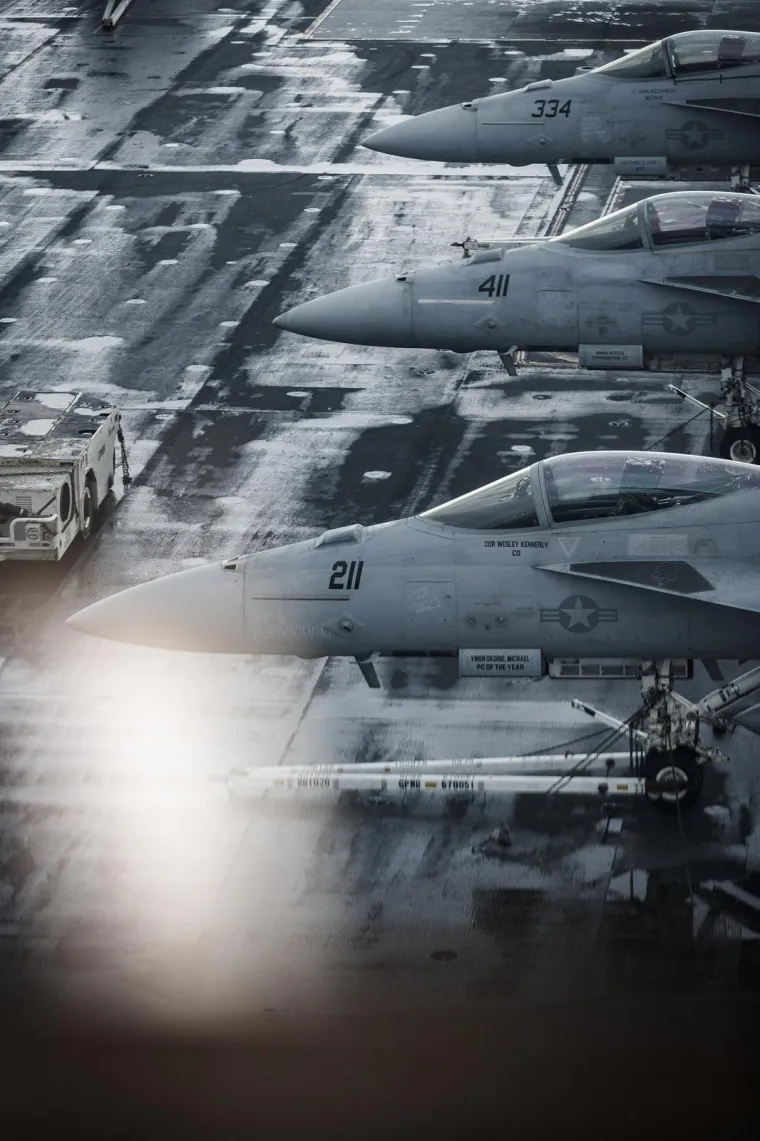 Ovo je pogled iznutra na H.S.Trumana: Dug je 333 metra, a visok poput zgrade od 24 kata. Na njemu je vi&scaron;e od 6000 vojnika