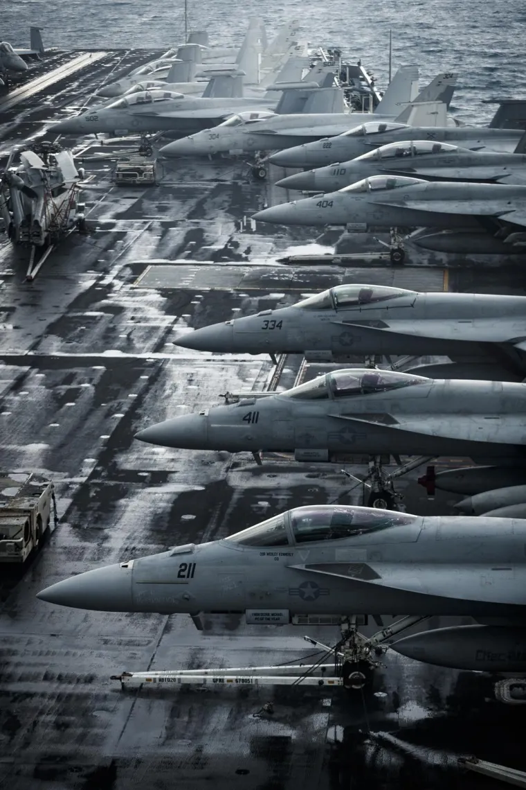 Ovo je pogled iznutra na H.S.Trumana: Dug je 333 metra, a visok poput zgrade od 24 kata. Na njemu je vi&scaron;e od 6000 vojnika