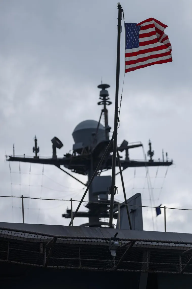 Ovo je pogled iznutra na H.S.Trumana: Dug je 333 metra, a visok poput zgrade od 24 kata. Na njemu je vi&scaron;e od 6000 vojnika