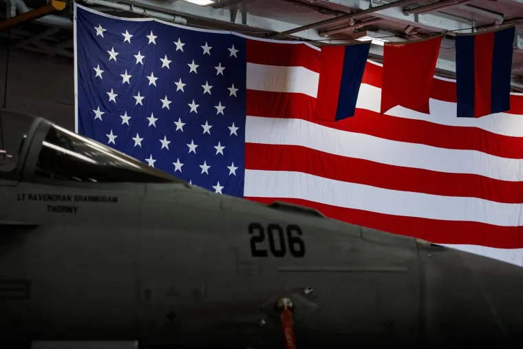 Ovo je pogled iznutra na H.S.Trumana: Dug je 333 metra, a visok poput zgrade od 24 kata. Na njemu je vi&scaron;e od 6000 vojnika