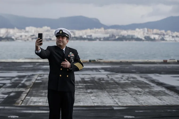 Ovo je pogled iznutra na H.S.Trumana: Dug je 333 metra, a visok poput zgrade od 24 kata. Na njemu je vi&scaron;e od 6000 vojnika