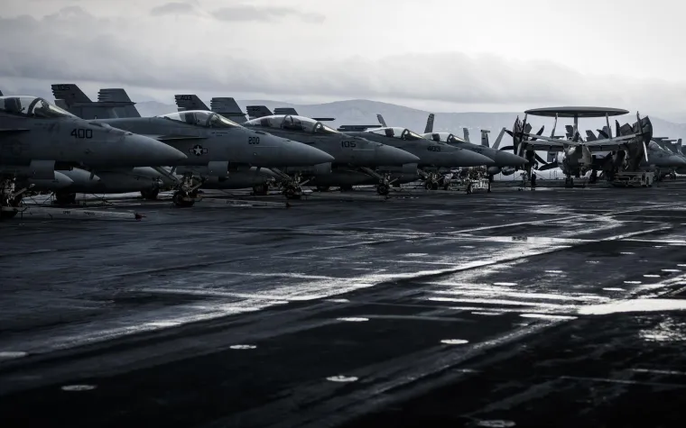 Ovo je pogled iznutra na H.S.Trumana: Dug je 333 metra, a visok poput zgrade od 24 kata. Na njemu je vi&scaron;e od 6000 vojnika