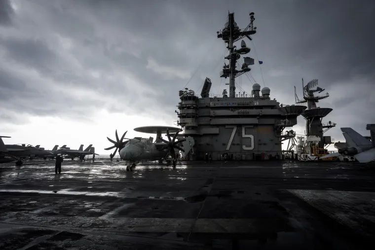 Ovo je pogled iznutra na H.S.Trumana: Dug je 333 metra, a visok poput zgrade od 24 kata. Na njemu je vi&scaron;e od 6000 vojnika