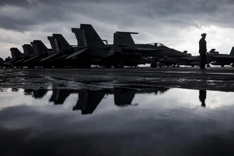 Ovo je pogled iznutra na H.S.Trumana: Dug je 333 metra, a visok poput zgrade od 24 kata. Na njemu je vi&scaron;e od 6000 vojnika