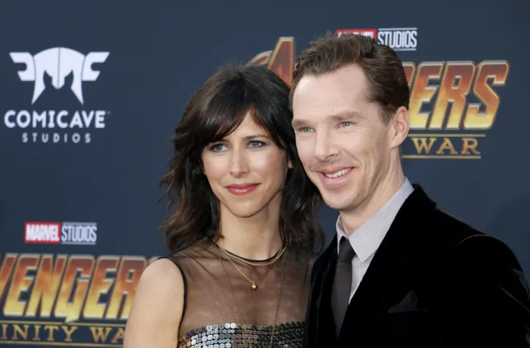 Sophie Hunter i Benedict Cumberbatch 
Ovaj glumački par upoznao se na setu 2009.,. no u to je vrijeme Cumberbatch  izlazio s glumicom Olivijom Poulet, tako da su on i Sophie vjerojatno na početku bili samo prijatelji. 2014. ovaj se par zaručio, a 2015., na Valentinovo, su se vjenčali. 