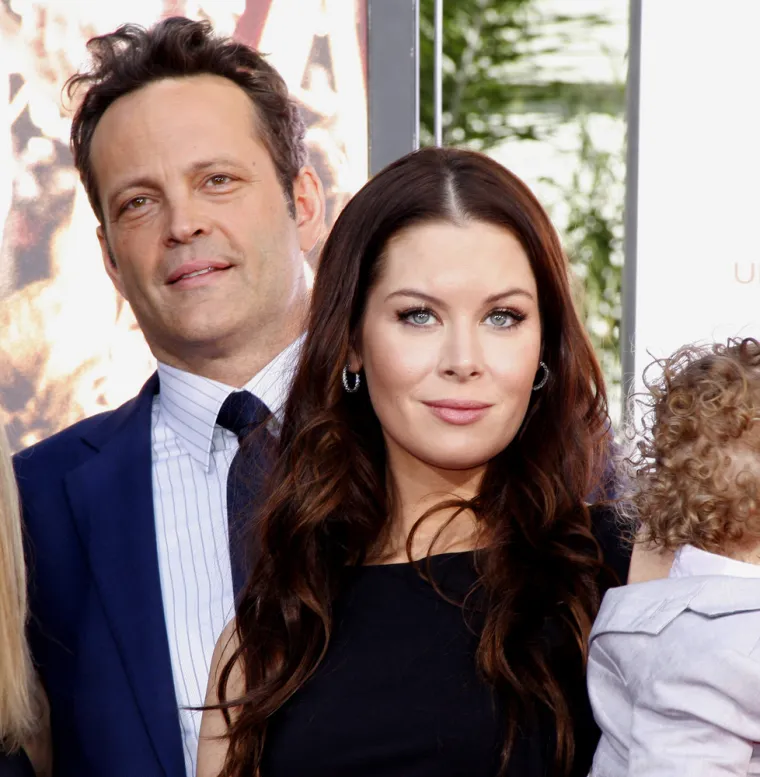 Vince Vaughn i Kyla Weber 
Glumac je upoznao svoju suprugu na vjenčanju zajedničkog prijatelja u Los Angelesu. U to vrijeme, nakon prekida s Jennifer Aniston, Vaughn nije bio uvezi. Kyla i Vince zaručili su se na Valentinovo 2009., a godinu kasnije su se vjenčali. Par ima dvoje djece.