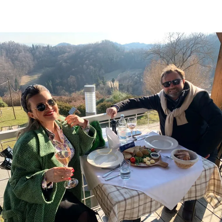 Snježana Schillinger Mehun pohvalila se na Instagramu da uživa srcu Zagorja na romantičnom ručku sa suprugom Franzom.