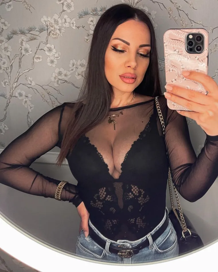 Žanamari se na svom Instagramu pohvalila vatrenom kombinacijom za Valentinovo, a na sljedećoj fotografiji pogledajte gdje je pjevačica provela dan zaljubljenih...