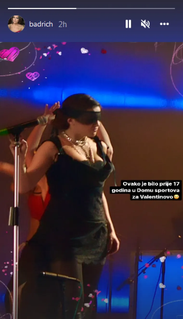 Nina Badrić se na svom Instagramu prisjetila koncerta koji je održala za dan zaljubljenih. "Ovako je to bilo prije 17 godina u Domu sportova za Valentinovo", napisala je na svom Instagram storyju.