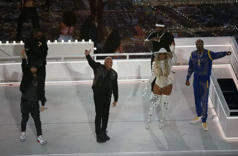 Rekordan 56. Super Bowl: Prokockano vi&scaron;e od 7,6 milijardi dolara, pojedeno vi&scaron;e od milijardu pilećih krilaca; Reklama od 30 sekundi ko&scaron;tala sedam milijuna dolara