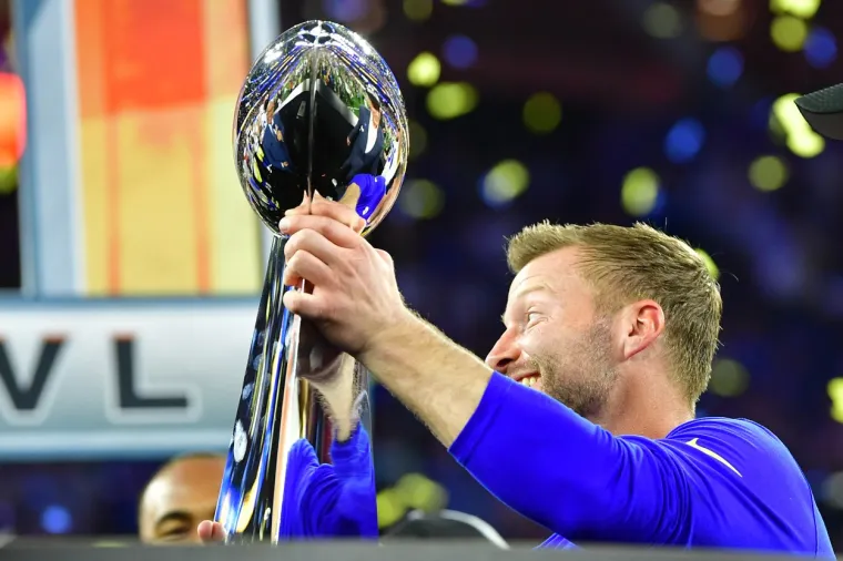 Rekordan 56. Super Bowl: Prokockano vi&scaron;e od 7,6 milijardi dolara, pojedeno vi&scaron;e od milijardu pilećih krilaca; Reklama od 30 sekundi ko&scaron;tala sedam milijuna dolara