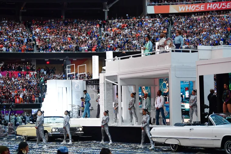 Rekordan 56. Super Bowl: Prokockano vi&scaron;e od 7,6 milijardi dolara, pojedeno vi&scaron;e od milijardu pilećih krilaca; Reklama od 30 sekundi ko&scaron;tala sedam milijuna dolara