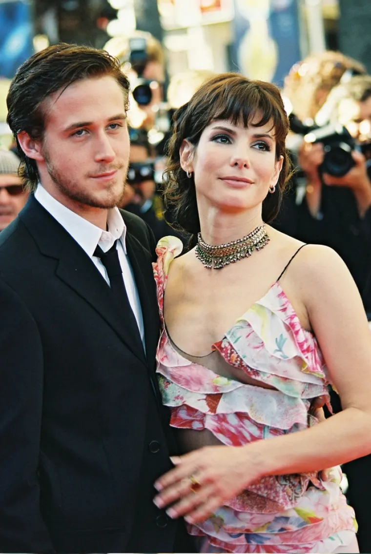 Sandra Bullock i Ryan Gosling
Ovaj slavni glumački par započeo je svoju ljubavnu vezu 2001., navodno su bili zajedno tri godine. Bullock je od Goslinga starija čak 12 godina, što je navodno prevagnulo kada je u pitanju planiranje budućnosti, ovaj par nikada javno nije govorio o svojoj vezi...