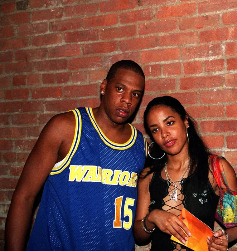 Aaliyah i Jay Z
Prije tragične smrti 2001., pjevačica Aaliyah imala je kratku vezu s glazbenikom Jay Z-jem. Nakon što su se razišli, Aaliyah je završila s Damonom Dashom, a svi znamo kako je ispao Jay Z-jev ljubavni život s divom Beyonce.