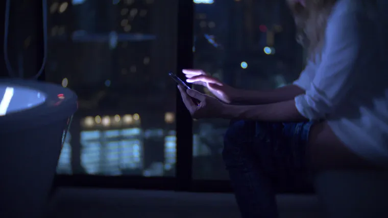 2.Učestalo mokrenje:
Količina mokraće naravno varira o količini popijene tekućine, tjelesnoj aktivnosti, dobi  i nizu drugih faktora, no ako učestalo mokrenje ne prestaje o tome je dobro porazgovarati s liječnikom. 
