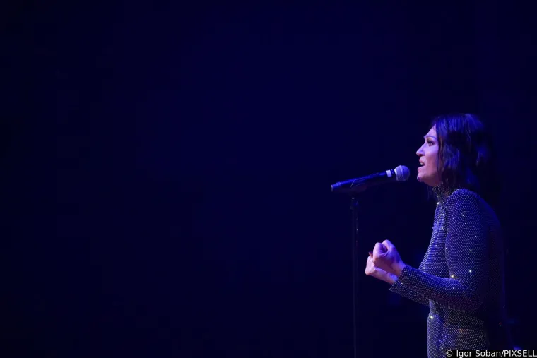 Nina Badrić je sinoć blistala iznutra i izvana, pogledajte koje su je zvijezde pratile iz prvih redova