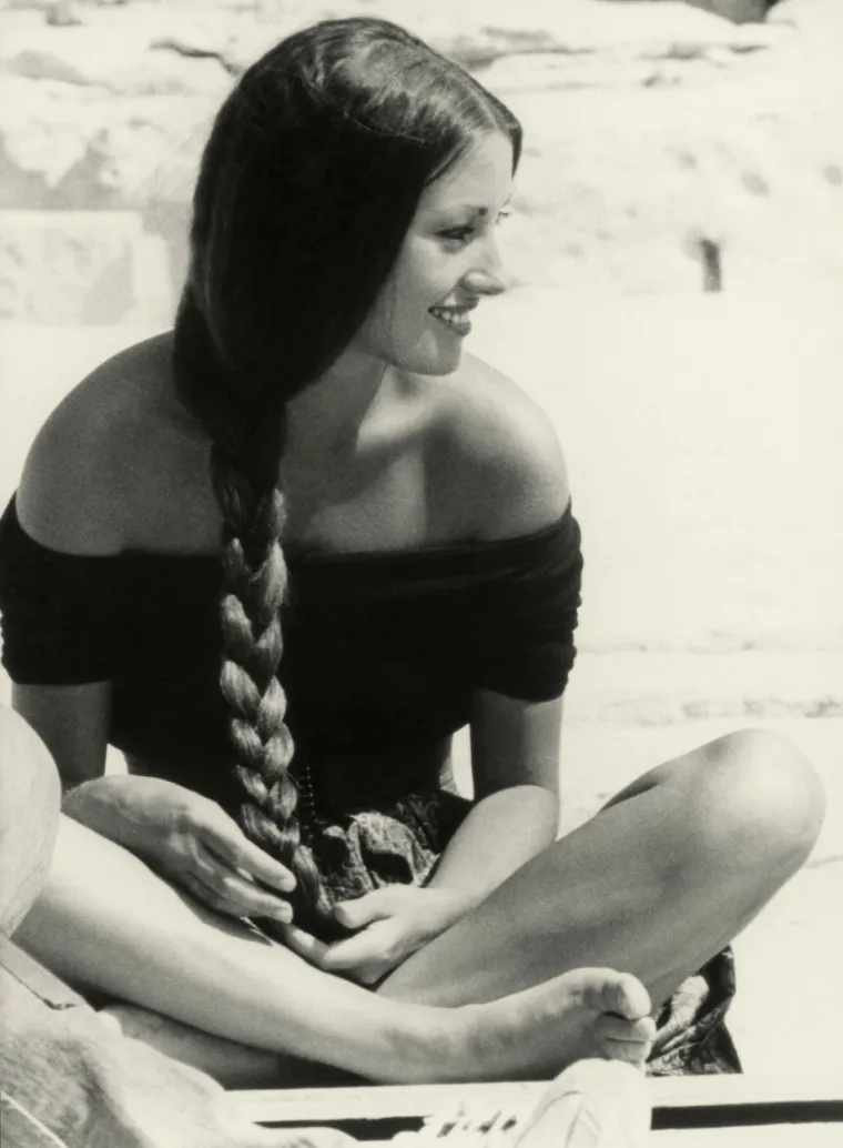 Rođena je kao Joyce Penelope Wilhelmina Frankenberg u Uxbridgeu, predgrađu Londona. Odlučila je uzeti umjetničko ime Jane Seymour po kraljici Jane Seymour jer je vjerovala da će se tako lakše probijati u svijetu filma i kazališta. 