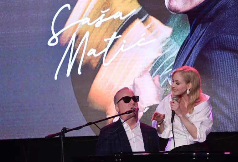 Ovakvu je jo&scaron; niste vidjeli: Jelena Rozga posebno je blistala na promociji novog albuma Sa&scaron;e Matića