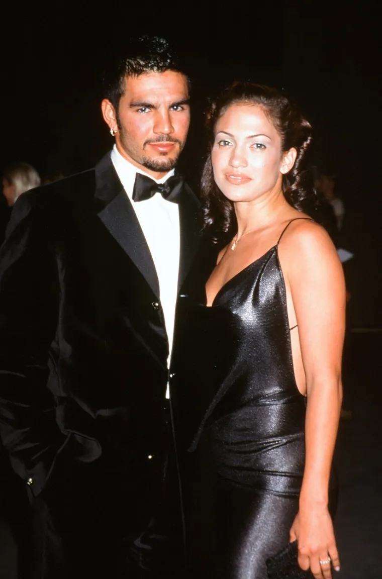 Ojani Noa i Jennifer Lopez - Ojani je bio konobar kada je upoznao Jennifer. Nakon burne veze, njih dvoje su se vjenčali 1997. godine, a razveli su se nakon 11 mjeseci braka. Noa je pod svaku cijenu želio biti slavan poput bivše supruge, pa je u par navrata pokušavao otkriti pikanterije iz njihovog braka. On, navodno, posjeduje i njezine eksplicitne snimke. Jennifer i dan-danas budnim okom pazi na njega kako to sve ne bi ugledalo svijetlo dana, a 2004. godine potpisali su ugovor o povjerljivosti.