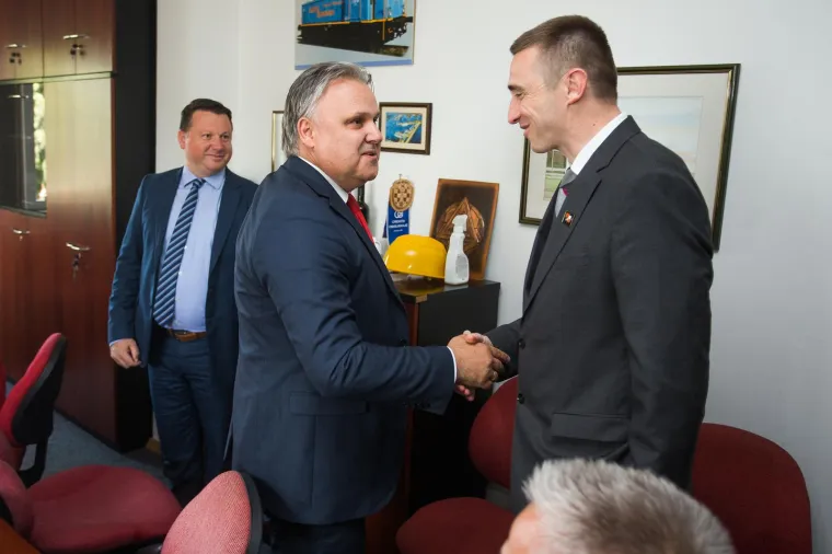 LUKA-VUKOVAR - član Uprave Marijan Kupre&scaron;ak (HDZ) - Bruto: 31.475 kuna, Neto: 20.588 kuna (podatak iz kolovoza 2021.)