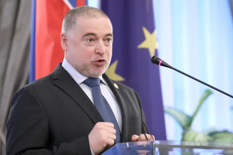 AGENCIJA ZA KOMERCIJALNU DJELATNOST - direktor Jure Sertić (HDZ) - Bruto: 38.900 kuna, Neto: 23.000 (podatak iz prosinca 2021.)