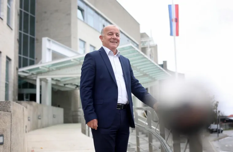 Hrvatska kontrola zračne plovidbe - direktor Vlado Bagarić - Bruto: 60.093 kuna, Neto: 31.614 kuna (podatak iz veljače 2021.)