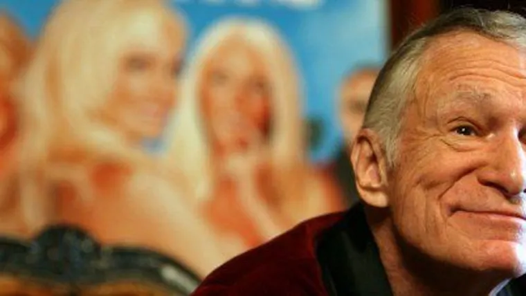 &quot;Kada smo počeli izlaziti 1970-ih, on (Hefner) je bio fasciniran i opsjednut Charlesom Mansonom&quot;.  Serija također uključuje intervjue s Lindom Lovelace, porno zvijezdom iz 1970-ih koja je stekla slavu filmom &quot;Duboko grlo&quot;, koja kaže da su je tretirali kao &apos;komad mesa&apos; i da su je prisiljavali na oralni seks s njemačkim ovčarom dok su Hefner i njegovi prijatelji gledali .