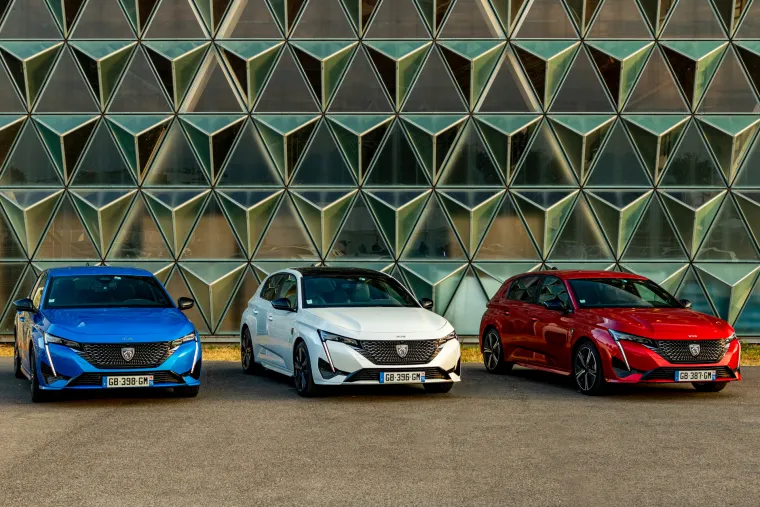 Benzinska izvedba Peugeota 308 s Active Business opremom i 110 KS ima početnu cijenu od 160.975 kn, dizelska izvedba s istom opremom i 130 KS starta s cijenom od 184.995 kn, dok hibridna verzija iste opreme i snage 180 KS kreće od 265.757 kn