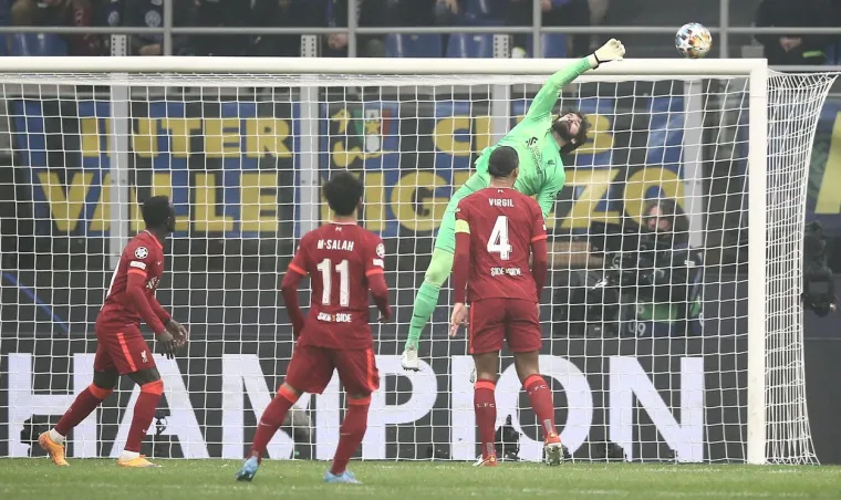 Ivan Peri&scaron;ić je čudo od igrača, najbolji je od svih: Klopp gleda i ne vjeruje &scaron;to atomski Hrvat radi njegovim braničima