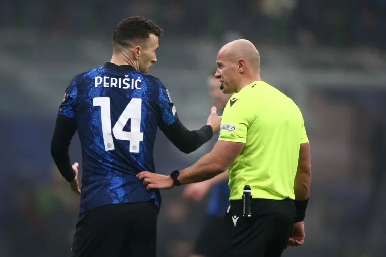 Ivan Peri&scaron;ić je čudo od igrača, najbolji je od svih: Klopp gleda i ne vjeruje &scaron;to atomski Hrvat radi njegovim braničima